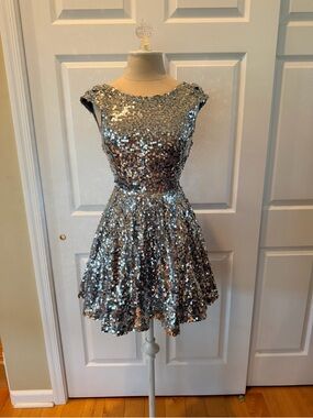 Topshop Silver Sequined Dress Low back, Zip-up skirt.  Gently worn. Size 2.